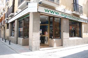 Fundación Agua de Coco liquida las existencia de su tienda solidaria en Granada