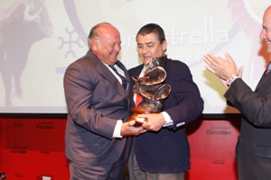 La Fundación Cruzcampo entrega el Premio Blanco y Oro a la ganadería Torrestrella de Álvaro Domecq