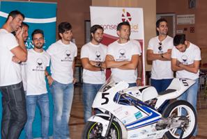 Estudiantes de Ingeniería construyen una moto de competición con la colaboración de la Fundación Atlantic Copper