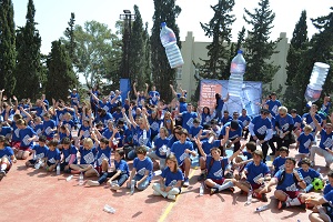 Mas de 250 personas participan en el Botella Challenge de Madre Coraje