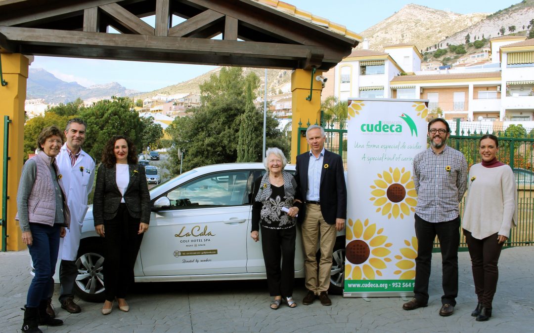 Presentan el coche para el equipo asistencial de CUDECA patrocinado por La Cala Golf y sus socios