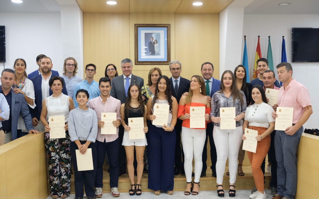 La Fundación José Manuel Lara concede este año 34 becas de estudios superiores a alumnos de Mairena del Alcor y El Pedroso