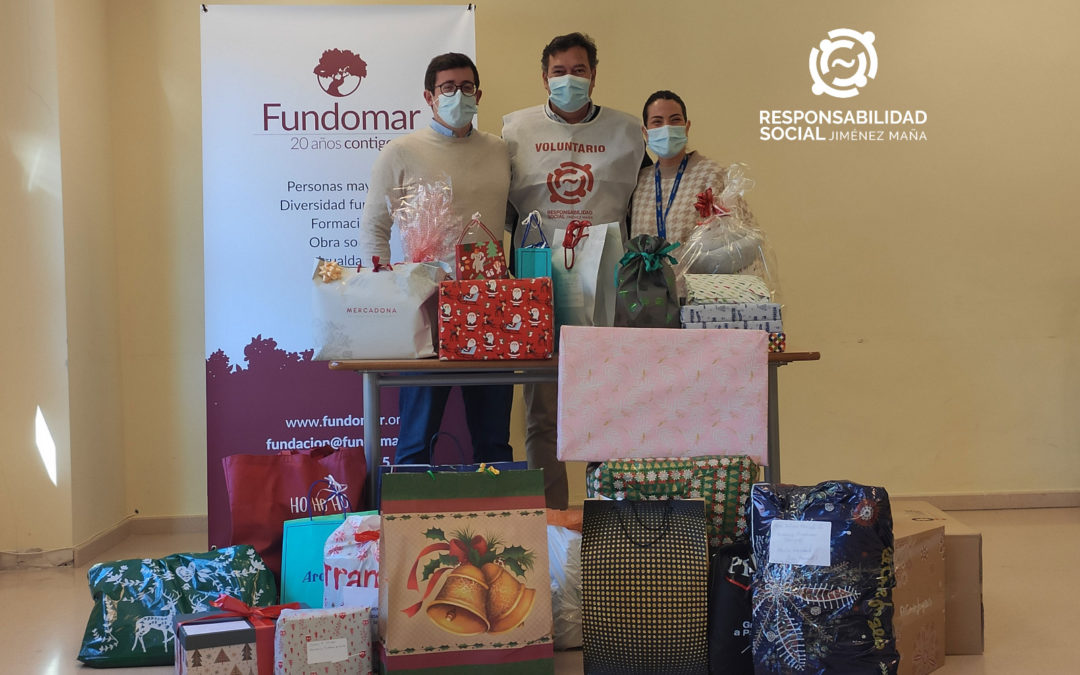 Fundación Doña María y Corporación Jiménez-Maña reparten ilusión y regalos a personas mayores solas