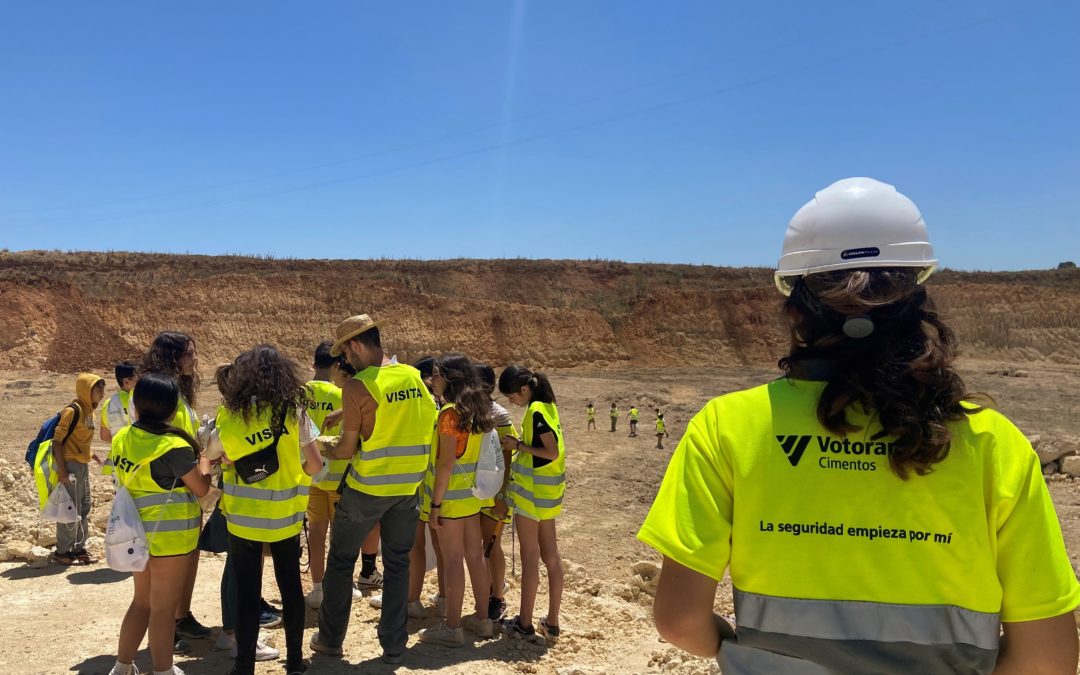 FLACEMA y Votorantim Cimentos reciben en la fábrica de cementos de Niebla a más de 50 alumnos del IES Alfonso Romero Barcojo