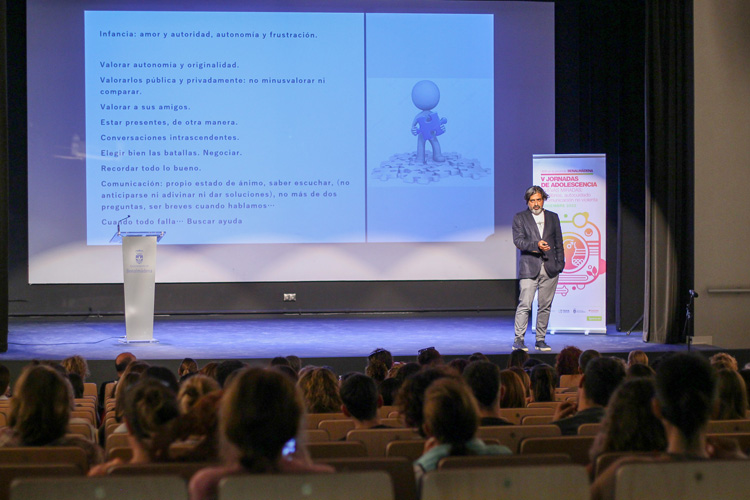 Éxito de público con Arun Mansukhani en las Jornadas de la UMA en Benalmádena