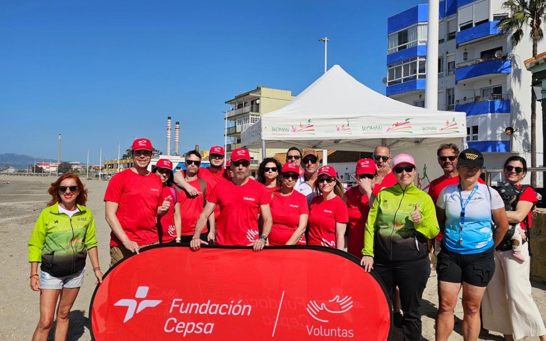 Jornada de limpieza en la playa de Puente Mayorga de manos del programa Voluntas de Fundación Cepsa