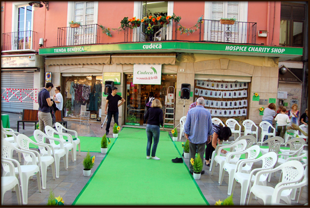 Fundación Cudeca cumple 10 años, con su tienda benéfica Joan By Cudeca, en Calle Compañía