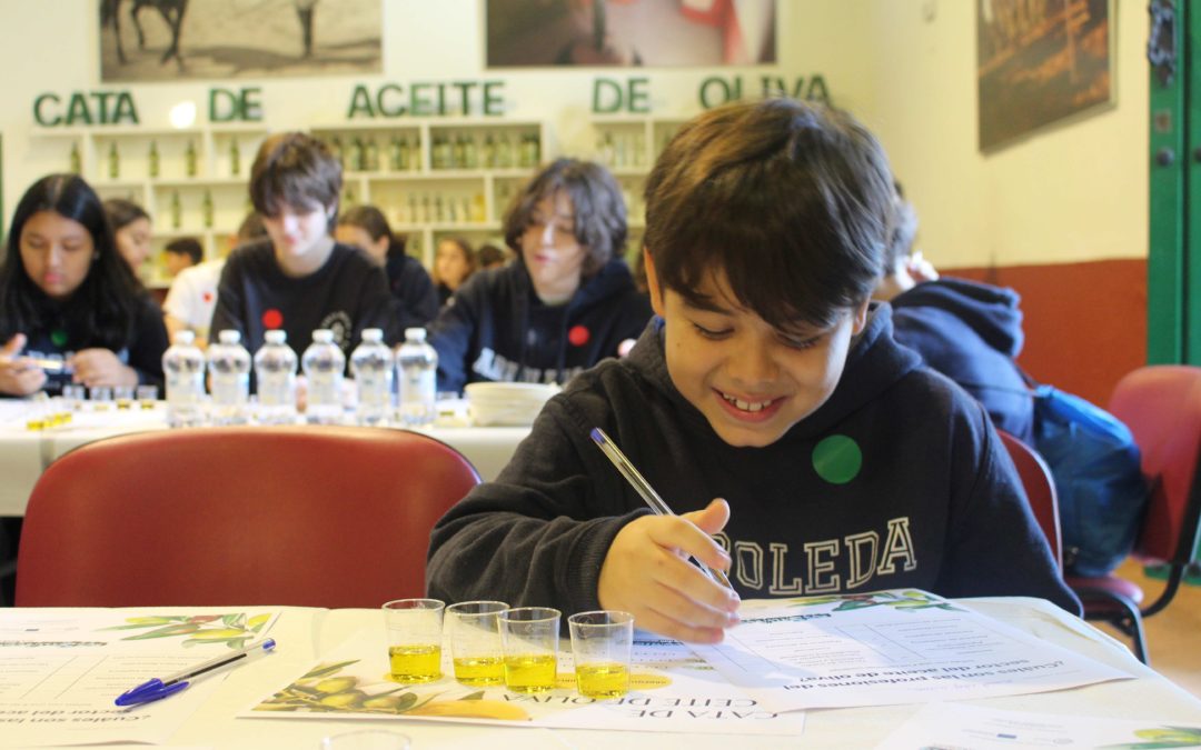 55 alumnos del colegio Arboleda de Sevilla conocen las  carreras del sector aceitero con los programas FoodEducators y Salvacomidas