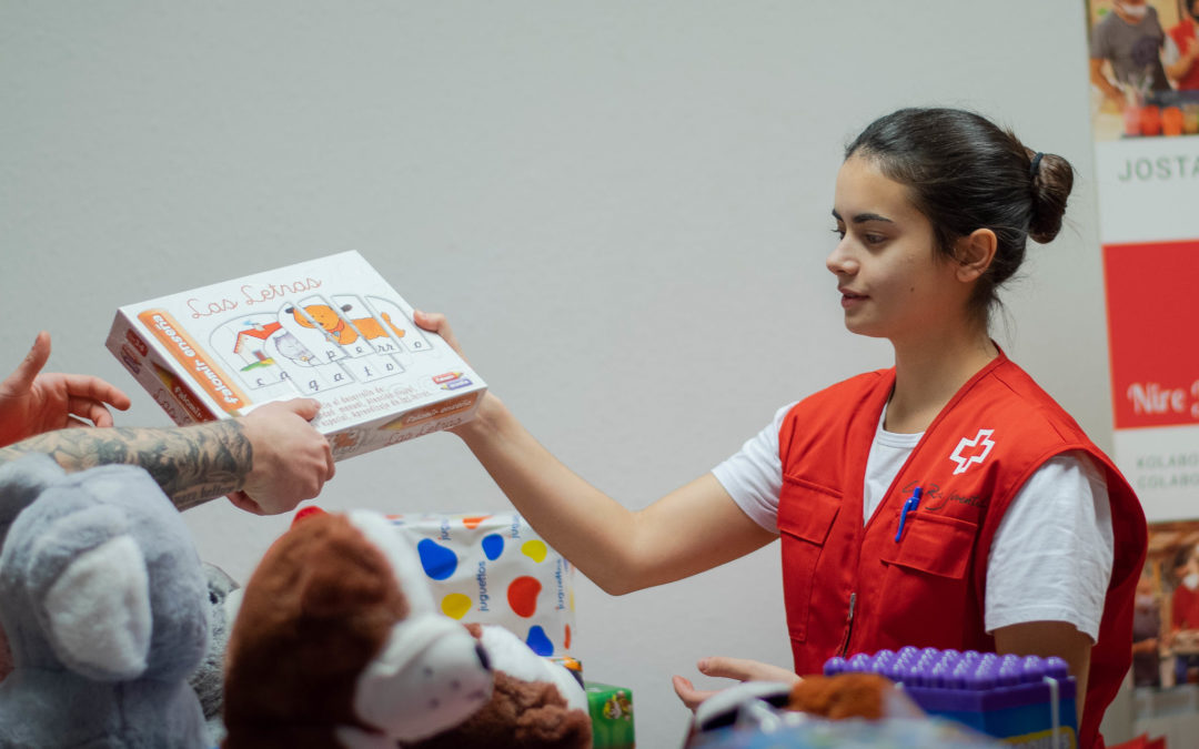 Cruz Roja anima a «formar parte de los sueños» de miles de niños y niñas en Andalucía