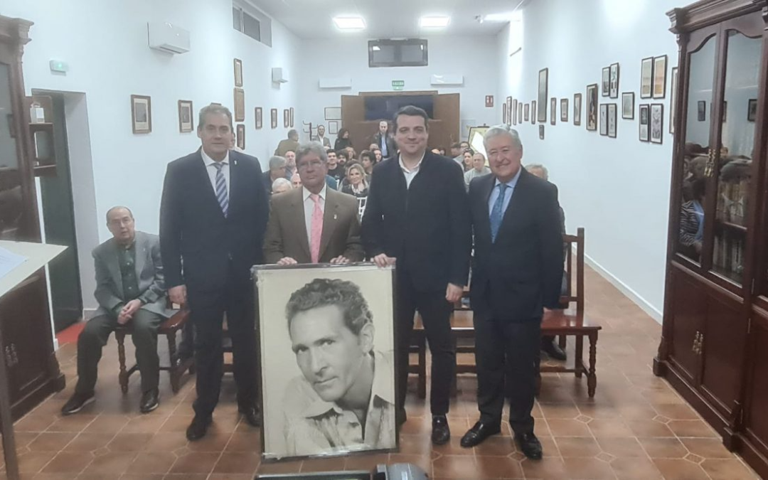 La Fundación Antonio Gala entrega una colección de libros de Gala a la Sociedad de Plateros